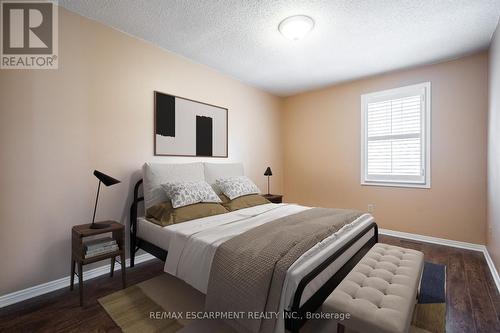 15 - 105 Wilson Street W, Hamilton, ON - Indoor Photo Showing Bedroom