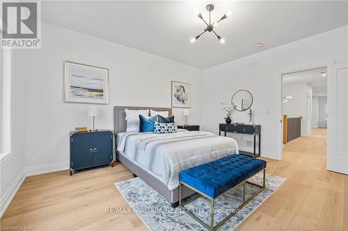 8864 Angie Drive, Niagara Falls, ON - Indoor Photo Showing Bedroom