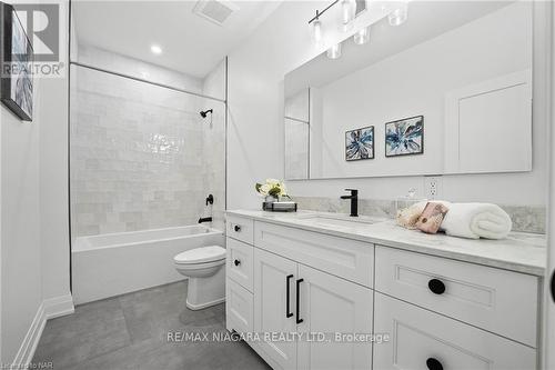 8864 Angie Drive, Niagara Falls, ON - Indoor Photo Showing Bathroom