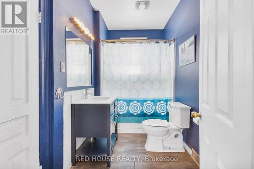 229 Graham St, Woodstock, ON - Indoor Photo Showing Bathroom