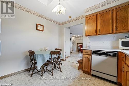 7853 Alfred St, Niagara Falls, ON - Indoor Photo Showing Kitchen