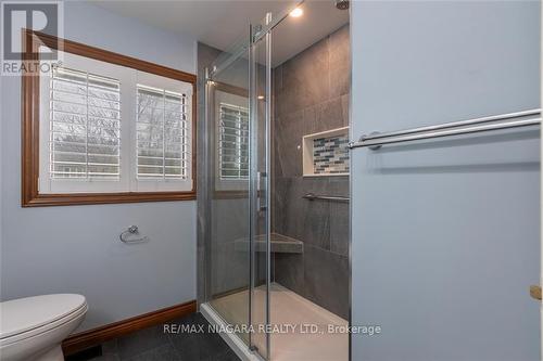22 Deerpark Crescent, Pelham, ON - Indoor Photo Showing Bathroom