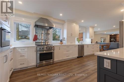 22 Deerpark Crescent, Pelham, ON - Indoor Photo Showing Kitchen With Upgraded Kitchen
