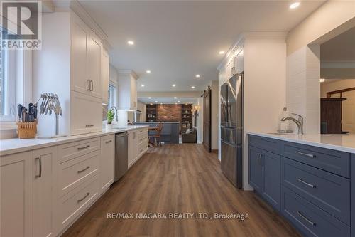 22 Deerpark Crescent, Pelham, ON - Indoor Photo Showing Kitchen With Upgraded Kitchen