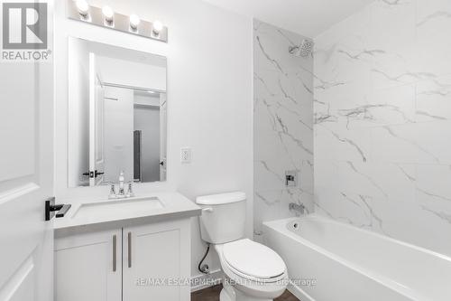 #411 -470 Dundas St E, Hamilton, ON - Indoor Photo Showing Bathroom