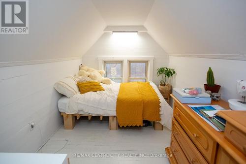91 Stanley St, London, ON - Indoor Photo Showing Bedroom