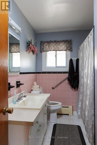 1023 Eagle Drive, London, ON - Indoor Photo Showing Bathroom