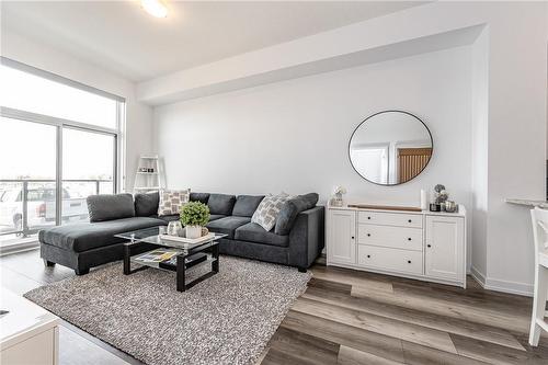 450 Dundas Street E|Unit #121, Waterdown, ON - Indoor Photo Showing Living Room