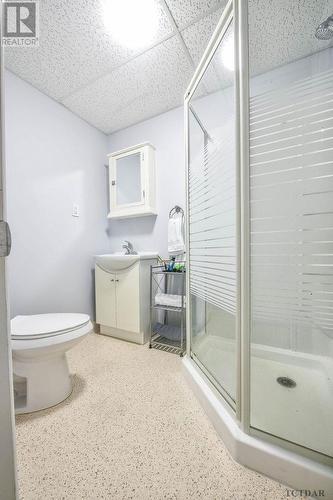 64 Fourth Ave, Timmins, ON - Indoor Photo Showing Bathroom