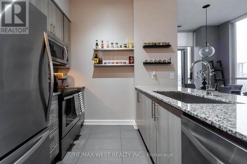 #305 -4099 Brickstone Mews N, Mississauga, ON - Indoor Photo Showing Kitchen With Upgraded Kitchen