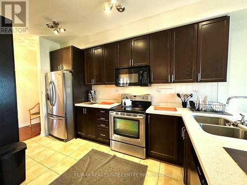 7331 Golden Meadow Court, Mississauga, ON - Indoor Photo Showing Kitchen With Double Sink