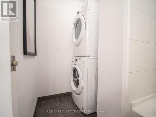 #102 -2490 Old Bronte Rd, Oakville, ON - Indoor Photo Showing Laundry Room