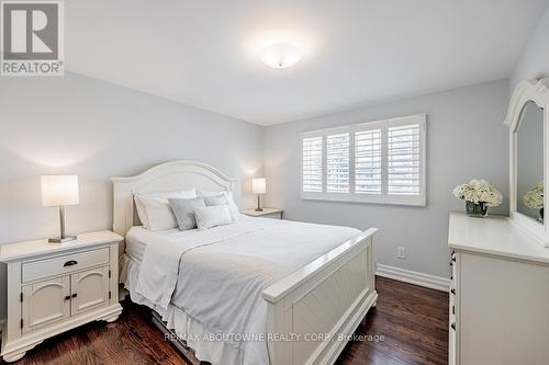 230 Weybourne Rd, Oakville, ON - Indoor Photo Showing Bedroom
