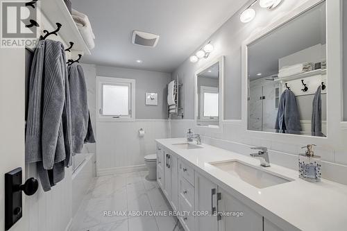 230 Weybourne Rd, Oakville, ON - Indoor Photo Showing Bathroom