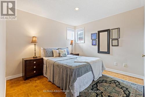 5935 Leeside Crescent, Mississauga, ON - Indoor Photo Showing Bedroom