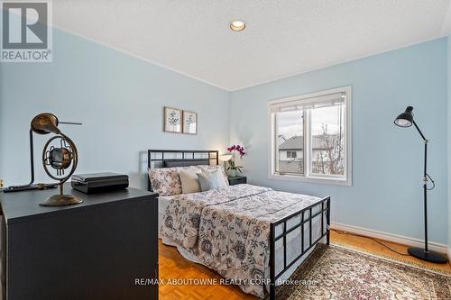 5935 Leeside Crescent, Mississauga, ON - Indoor Photo Showing Bedroom