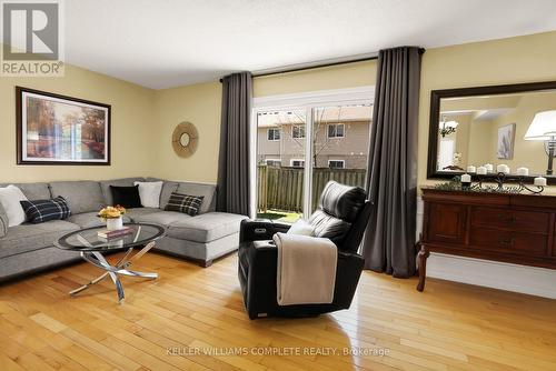 #20 -618 Barton St, Hamilton, ON - Indoor Photo Showing Living Room