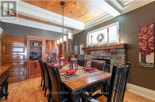647 Grosvenor St, London, ON - Indoor Photo Showing Dining Room With Fireplace