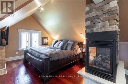 647 Grosvenor Street, London, ON - Indoor Photo Showing Bedroom With Fireplace