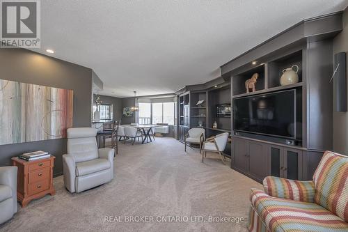 #1106 -500 Talbot St, London, ON - Indoor Photo Showing Living Room