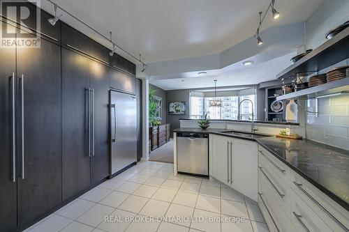 #1106 -500 Talbot St, London, ON - Indoor Photo Showing Kitchen With Upgraded Kitchen