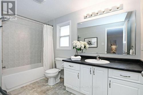 462 Sienna Cres, Kitchener, ON - Indoor Photo Showing Bathroom