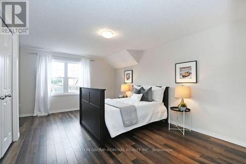 462 Sienna Cres, Kitchener, ON - Indoor Photo Showing Bedroom
