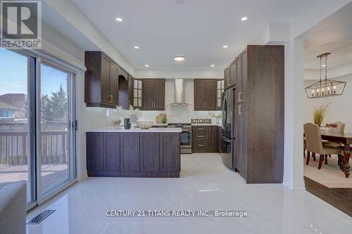 39 Thames Dr, Whitby, ON - Indoor Photo Showing Kitchen