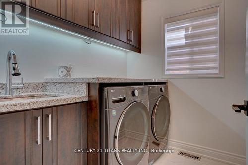 39 Thames Dr, Whitby, ON - Indoor Photo Showing Laundry Room