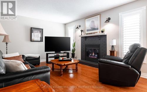 93 Hutton Cres, Caledon, ON - Indoor Photo Showing Living Room With Fireplace