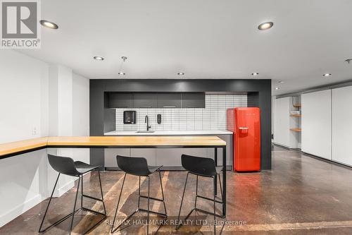 136 - 1173 Dundas Street E, Toronto, ON - Indoor Photo Showing Kitchen With Upgraded Kitchen