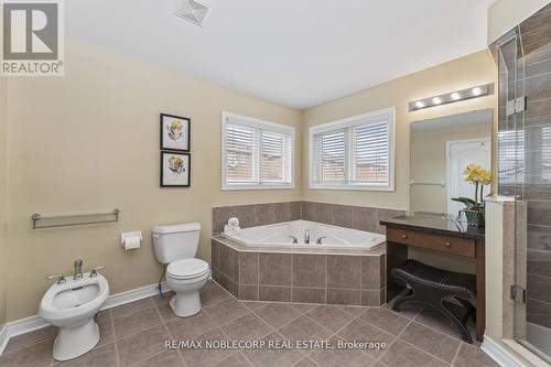 36 Venice Gate Dr, Vaughan, ON - Indoor Photo Showing Bathroom