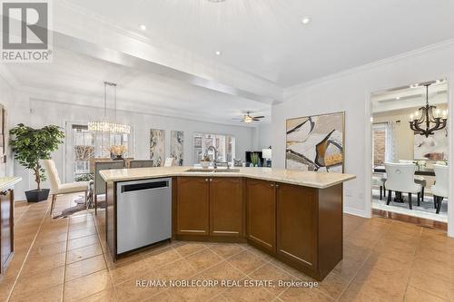 36 Venice Gate Drive, Vaughan, ON - Indoor Photo Showing Kitchen