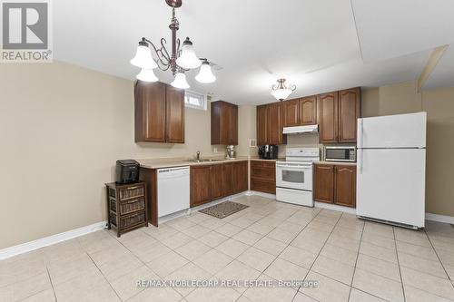 36 Venice Gate Drive, Vaughan, ON - Indoor Photo Showing Kitchen With Double Sink