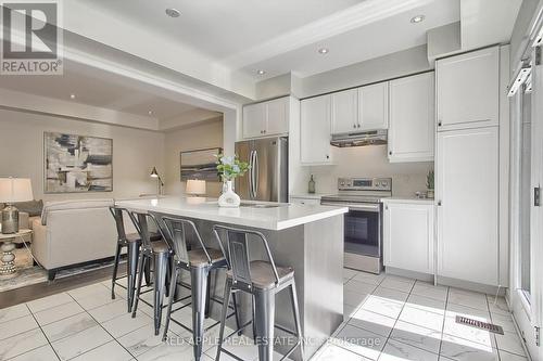 20 Hilts Dr, Richmond Hill, ON - Indoor Photo Showing Kitchen