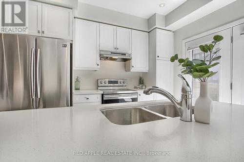 20 Hilts Drive, Richmond Hill, ON - Indoor Photo Showing Kitchen With Double Sink
