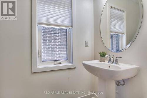 20 Hilts Dr, Richmond Hill, ON - Indoor Photo Showing Bathroom