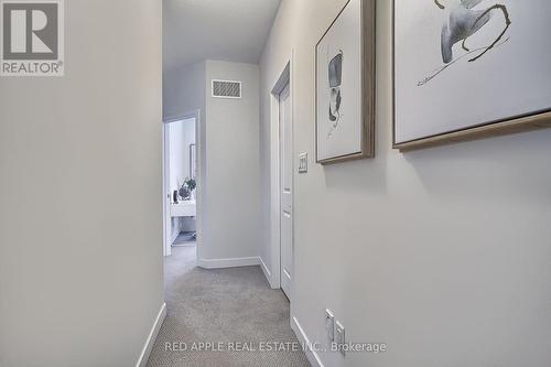 20 Hilts Dr, Richmond Hill, ON - Indoor Photo Showing Other Room