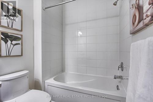 20 Hilts Drive, Richmond Hill, ON - Indoor Photo Showing Bathroom