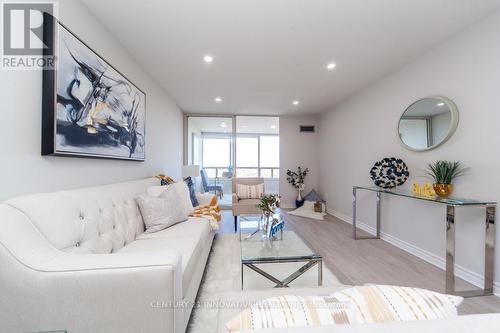 #1406 -8501 Bayview Ave, Richmond Hill, ON - Indoor Photo Showing Living Room