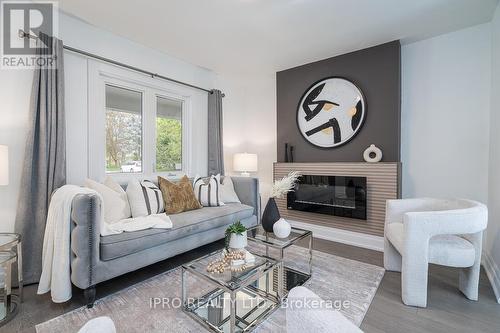 148 Richmond Street, Richmond Hill, ON - Indoor Photo Showing Living Room With Fireplace