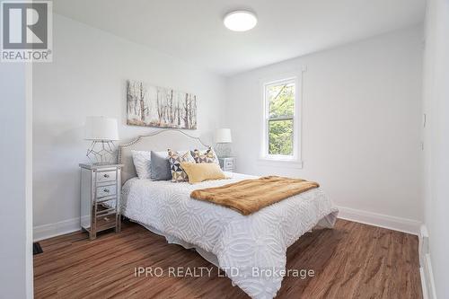148 Richmond Street, Richmond Hill, ON - Indoor Photo Showing Bedroom