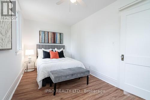 148 Richmond Street, Richmond Hill, ON - Indoor Photo Showing Bedroom