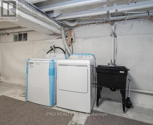 148 Richmond Street, Richmond Hill, ON - Indoor Photo Showing Laundry Room