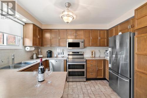 4 Parklawn Cres, Markham, ON - Indoor Photo Showing Kitchen With Double Sink