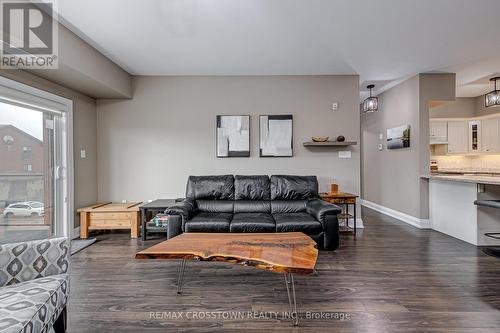 208 - 720 Yonge Street, Barrie, ON - Indoor Photo Showing Living Room