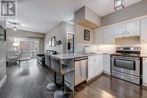 #208 -720 Yonge St, Barrie, ON - Indoor Photo Showing Kitchen