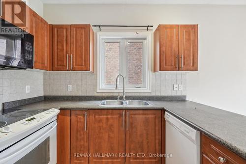 Main - 282 Country Lane, Barrie, ON - Indoor Photo Showing Kitchen With Double Sink