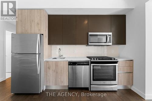 #402 -2A Church St, Toronto, ON - Indoor Photo Showing Kitchen With Stainless Steel Kitchen