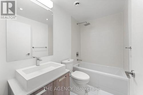 #402 -2A Church St, Toronto, ON - Indoor Photo Showing Bathroom